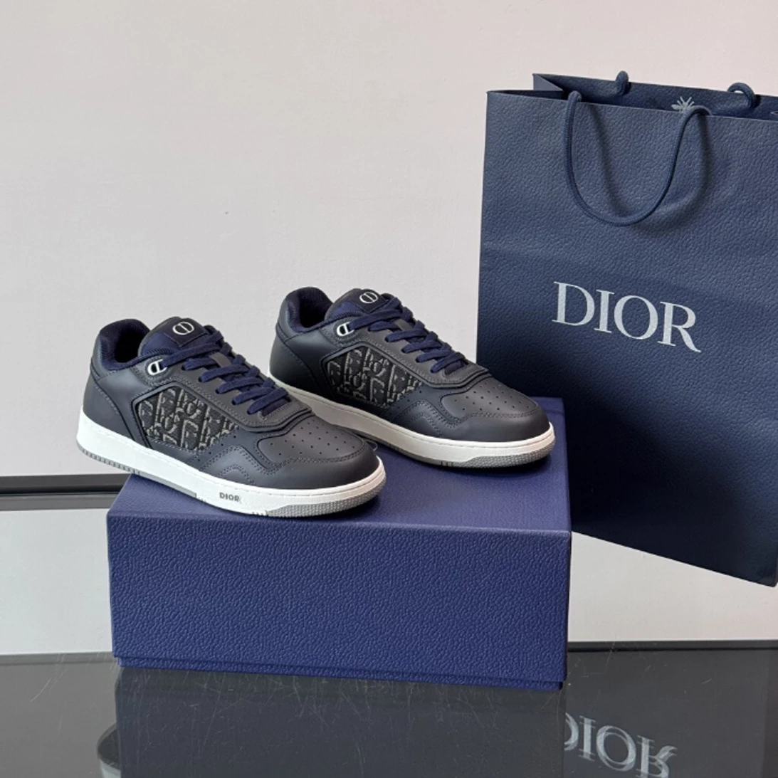 DIOR B27 UPTOWN LOW-TOP SNEAKERS BLUE SMOOTH CALFSKIN AND BLUE OBLIQUE JACQUARD – CD215