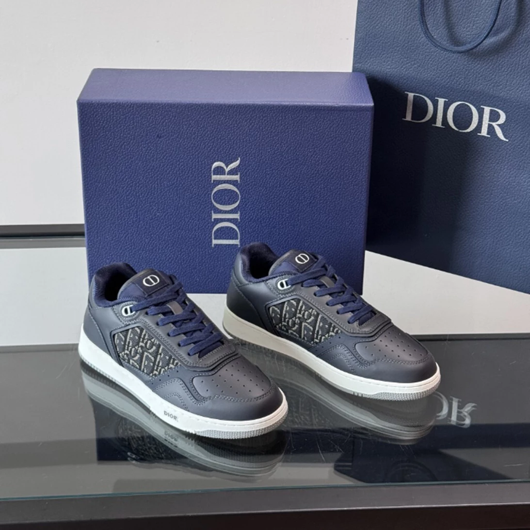 DIOR B27 UPTOWN LOW-TOP SNEAKERS BLUE SMOOTH CALFSKIN AND BLUE OBLIQUE JACQUARD – CD215