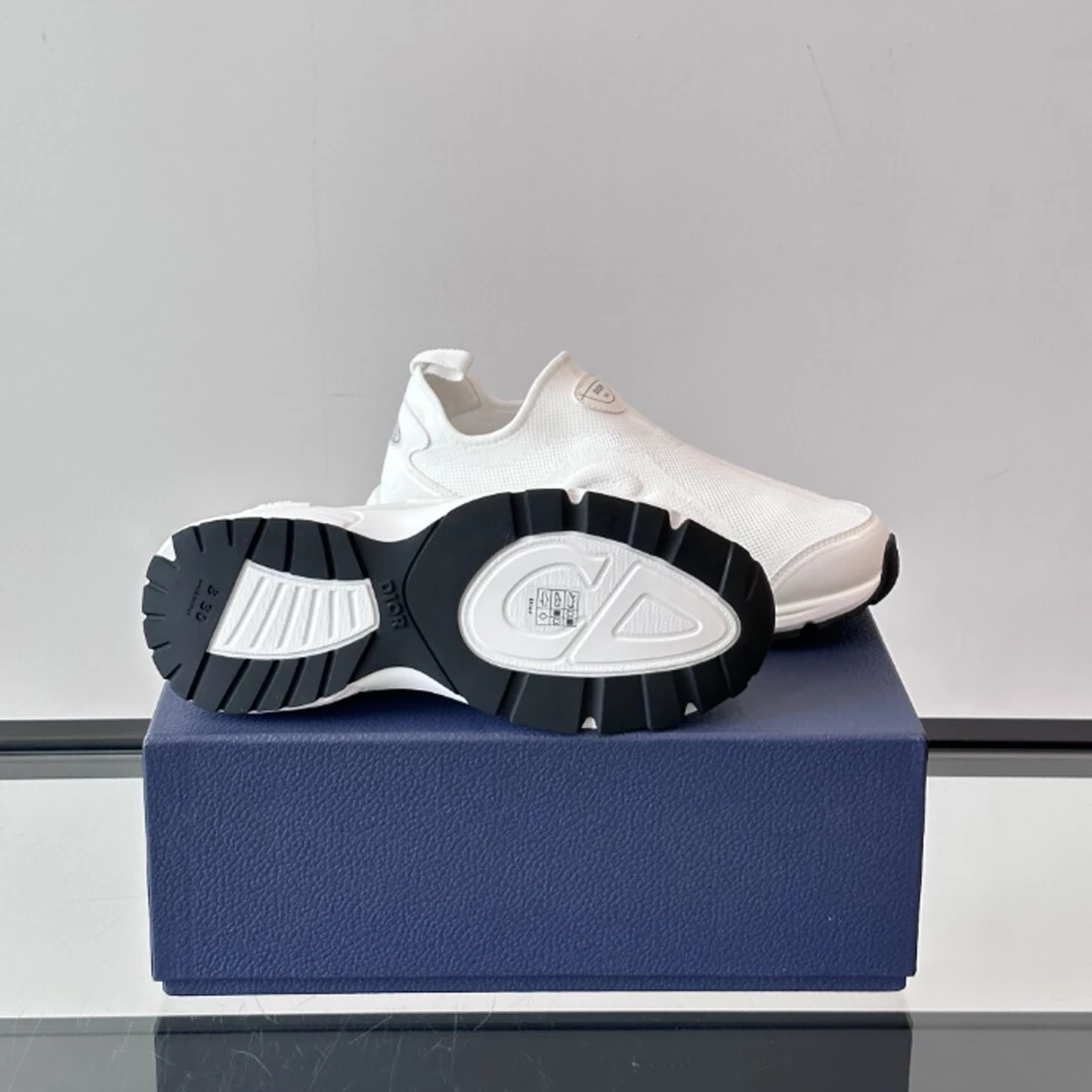 DIOR B30 COUNTDOWN SNEAKERS WHITE TECHNICAL MESH AND BLACK TECHNICAL FABRIC – CD229