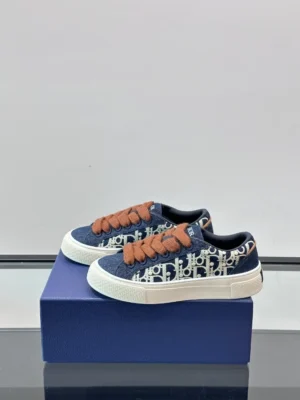 DIOR B33 SPIN SNEAKERS BLUE DENIM WITH BLUE AND BEIGE RAFFIA-EFFECT OBLIQUE DENIM – CD204