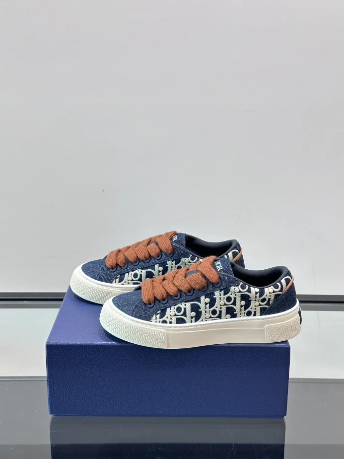 DIOR B33 SPIN SNEAKERS BLUE DENIM WITH BLUE AND BEIGE RAFFIA-EFFECT OBLIQUE DENIM – CD204