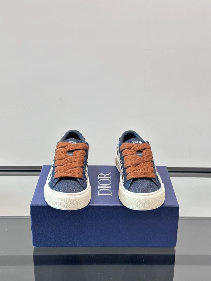 DIOR B33 SPIN SNEAKERS BLUE DENIM WITH BLUE AND BEIGE RAFFIA-EFFECT OBLIQUE DENIM – CD204