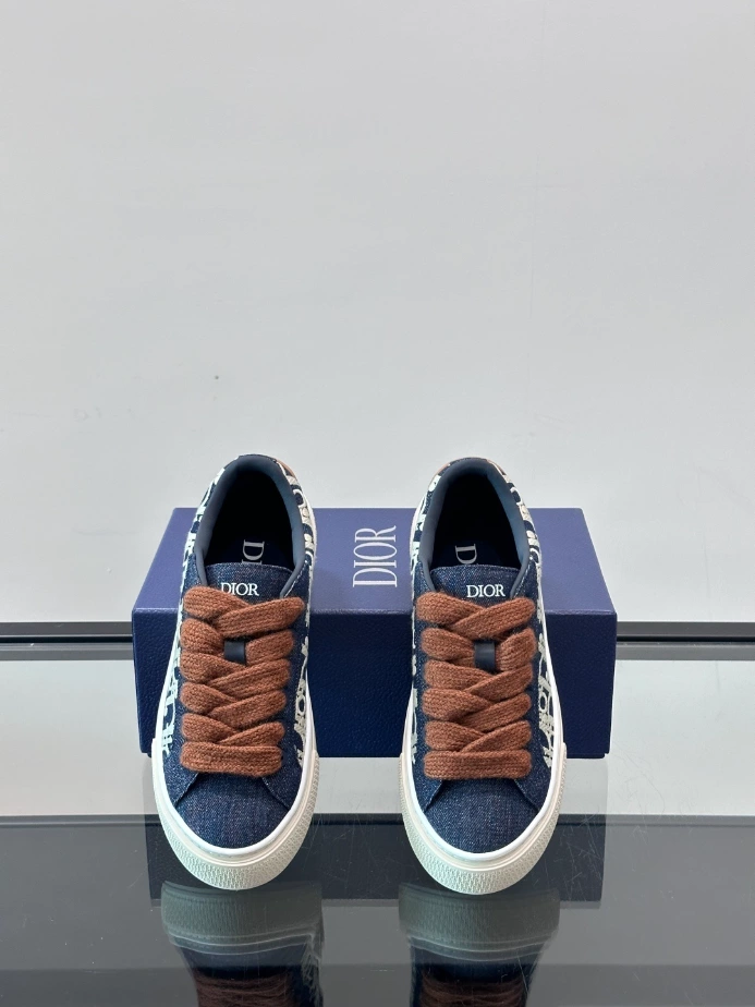 DIOR B33 SPIN SNEAKERS BLUE DENIM WITH BLUE AND BEIGE RAFFIA-EFFECT OBLIQUE DENIM – CD204