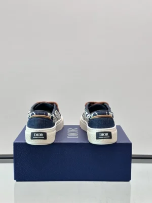 DIOR B33 SPIN SNEAKERS BLUE DENIM WITH BLUE AND BEIGE RAFFIA-EFFECT OBLIQUE DENIM – CD204