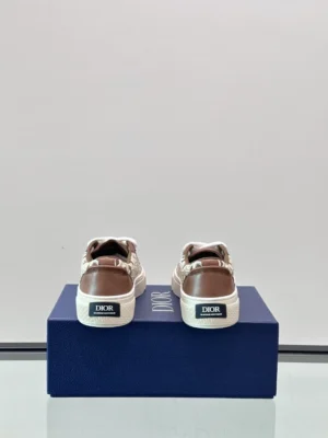 DIOR B33 SPIN SNEAKERS BROWN SMOOTH CALFSKIN AND CREAM OBLIQUE RAISED EMBROIDERY – CD203