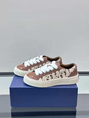 DIOR B33 SPIN SNEAKERS BROWN SMOOTH CALFSKIN AND CREAM OBLIQUE RAISED EMBROIDERY – CD203