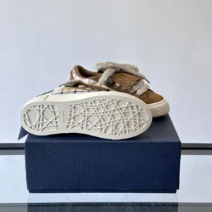 DIOR B33 SPIN SNEAKERS IN BROWN – CD220