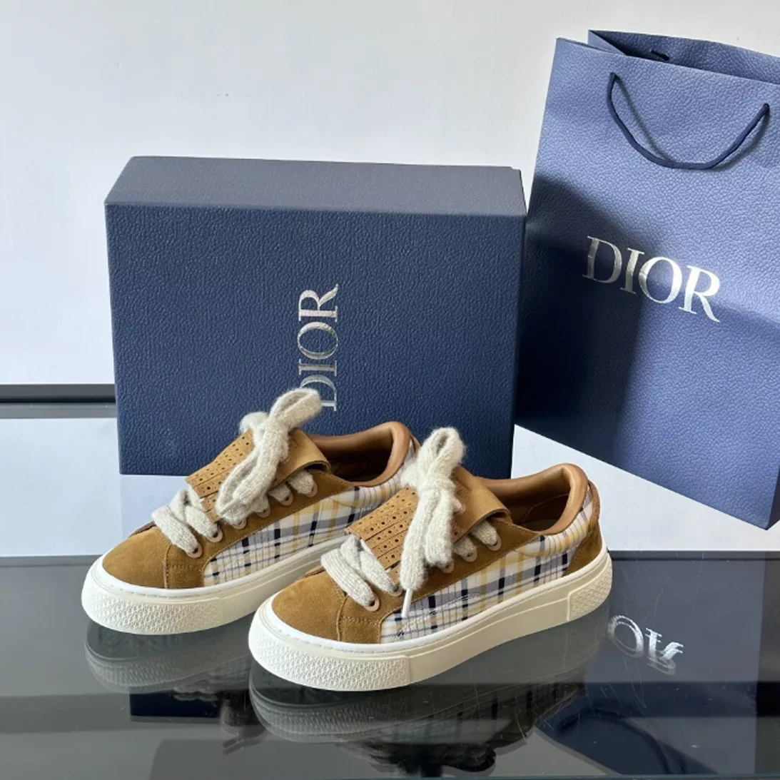 DIOR B33 SPIN SNEAKERS IN BROWN – CD220