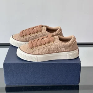 DIOR B33 SPIN SNEAKERS BEIGE NUBUCK AND BEIGE DIOR GRAVITY NUBUCK – CD206